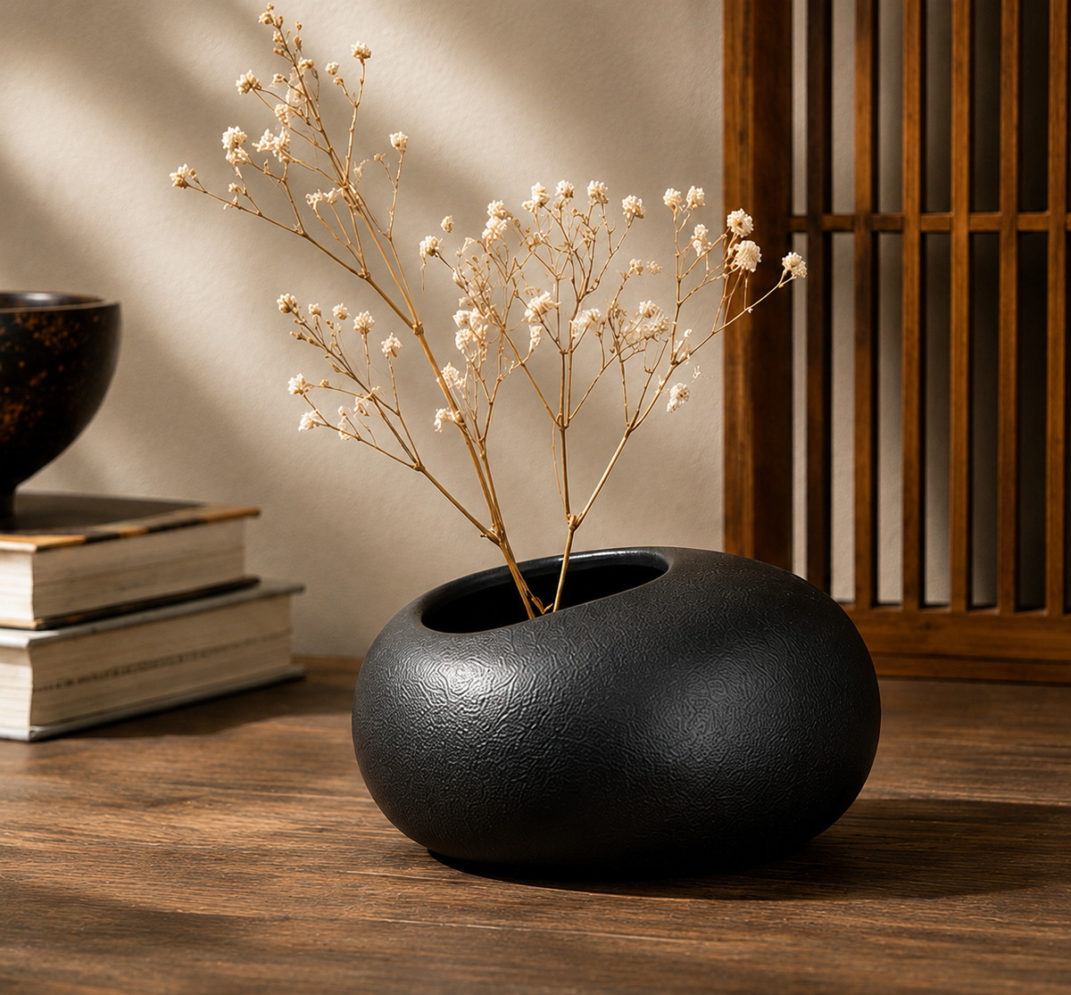 Vase Sumi en céramique noire – 14 × 7 cm