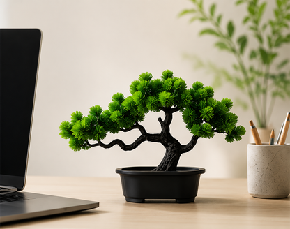 Bonsaï artificiel Kaito sur un bureau moderne, plante décorative zen sans entretien pour le télétravail