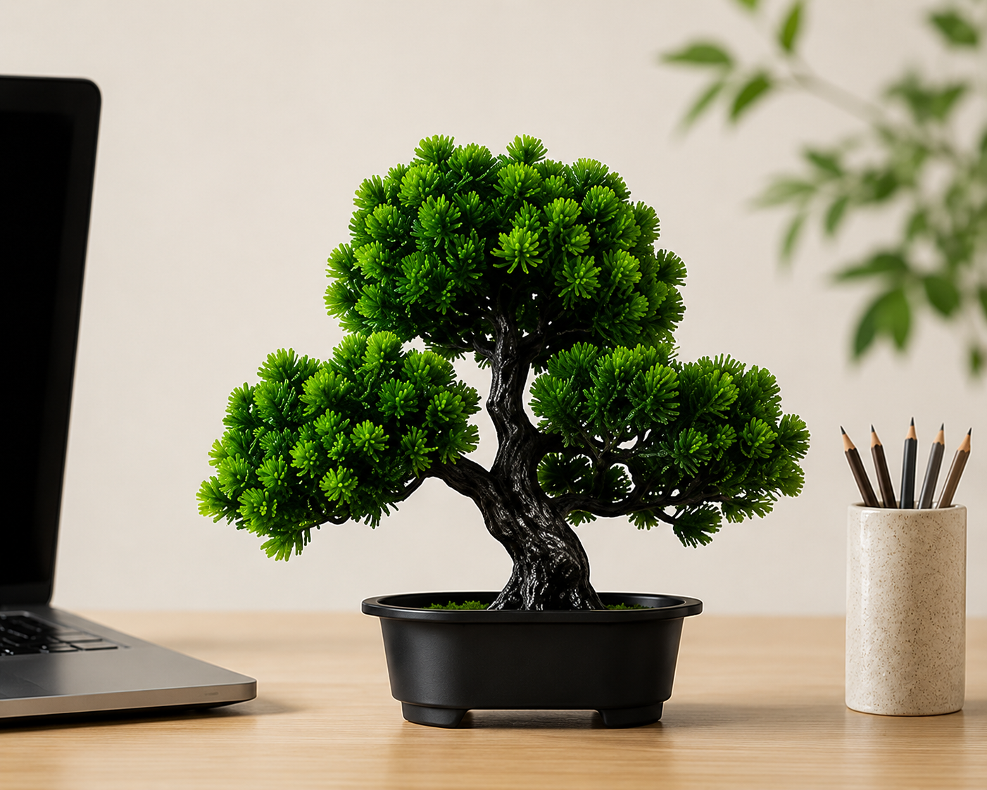 Bonsaï artificiel Renji sur un bureau moderne, plante décorative zen sans entretien pour le bureau ou le télétravail