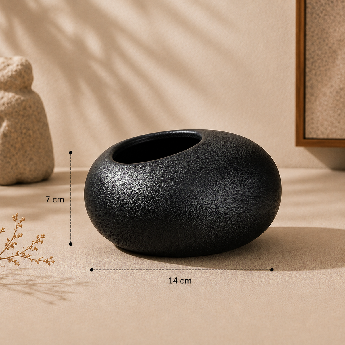 Vase Sumi en céramique noire – 14 × 7 cm